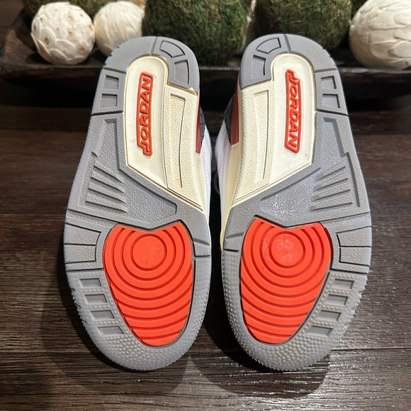 Air Jordan Retro 3 Sneakers - Picture 7 of 12